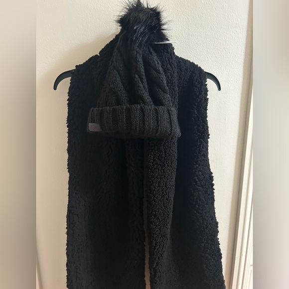 UGG Black Plush Scarf And Knit Beanie - Picture 1 of 5